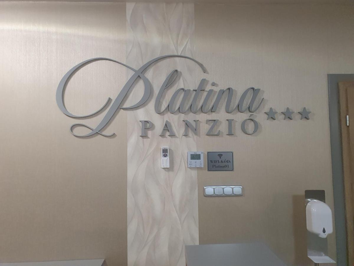 Platina Panzio*** Bed and Breakfast Újhartyán Buitenkant foto
