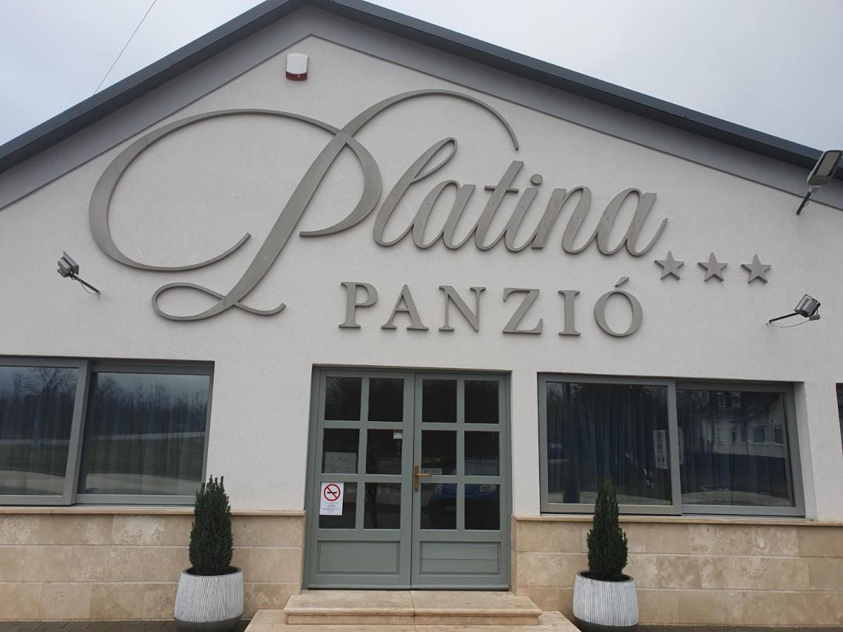 Platina Panzio*** Bed and Breakfast Újhartyán Buitenkant foto