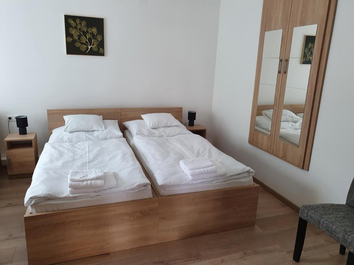 Platina Panzio*** Bed and Breakfast Újhartyán Buitenkant foto