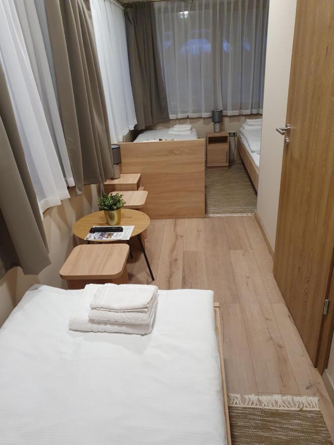 Platina Panzio*** Bed and Breakfast Újhartyán Buitenkant foto