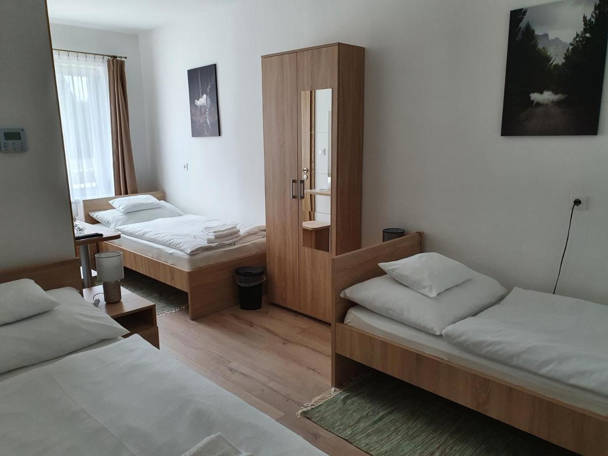 Platina Panzio*** Bed and Breakfast Újhartyán Buitenkant foto
